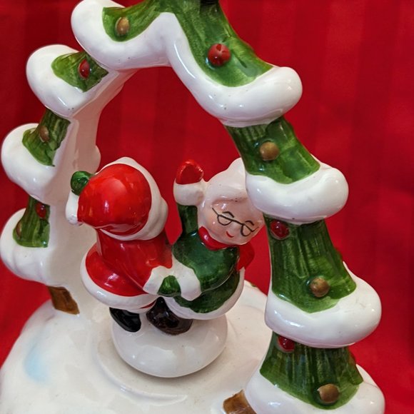 Vtg. 1984 Lefton Dancing Santa &Mrs Claus Music Box Plays Here Comes Santa Claus - Picture 3 of 10